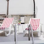 Villa Vibe With Pool *