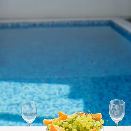 Βίλα With Pool