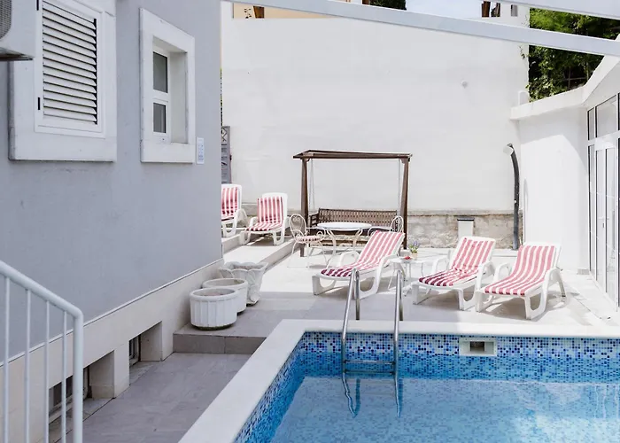 Vibe With Pool فيلة